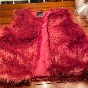 Maroon fur vest (fake fur)